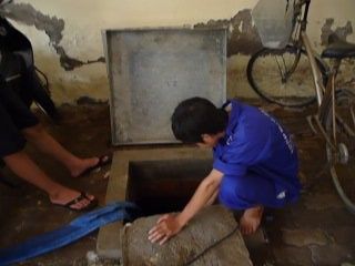 thau rửa bể nước huyện Ứng Hòa